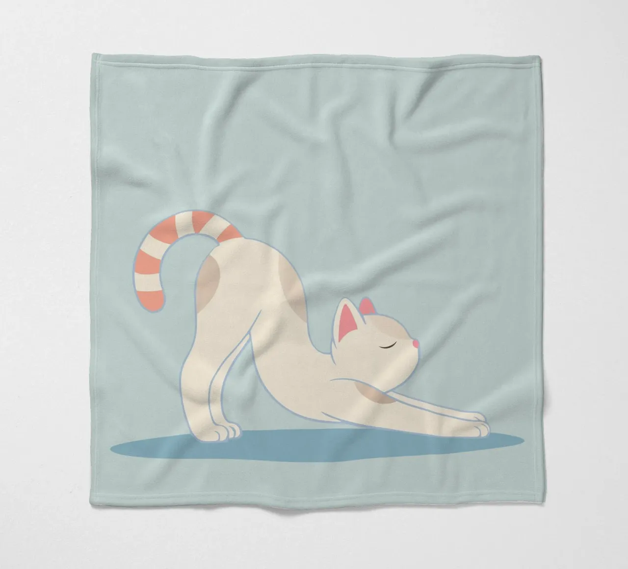chat mignon dans la pose d'étirement classique du yoga plaid polaire de namosh