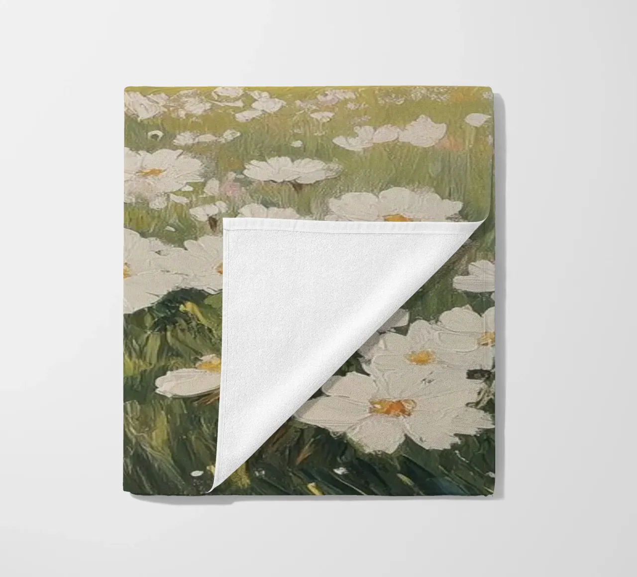 Paesaggio costiero con fiori selvatici a margherita in fiore telo mare da Melloi Art Print