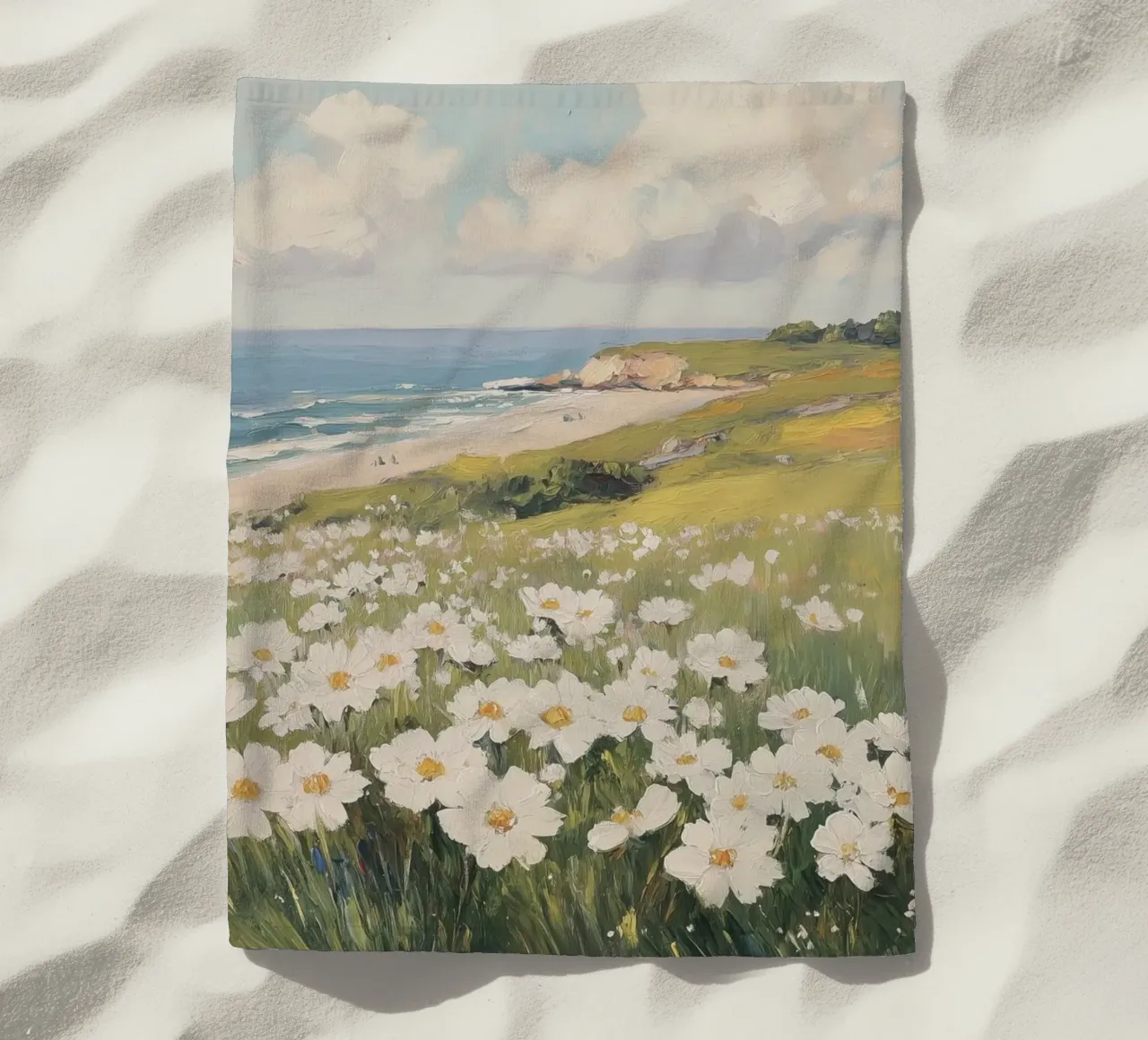 Paesaggio costiero con fiori selvatici a margherita in fiore telo mare da Melloi Art Print