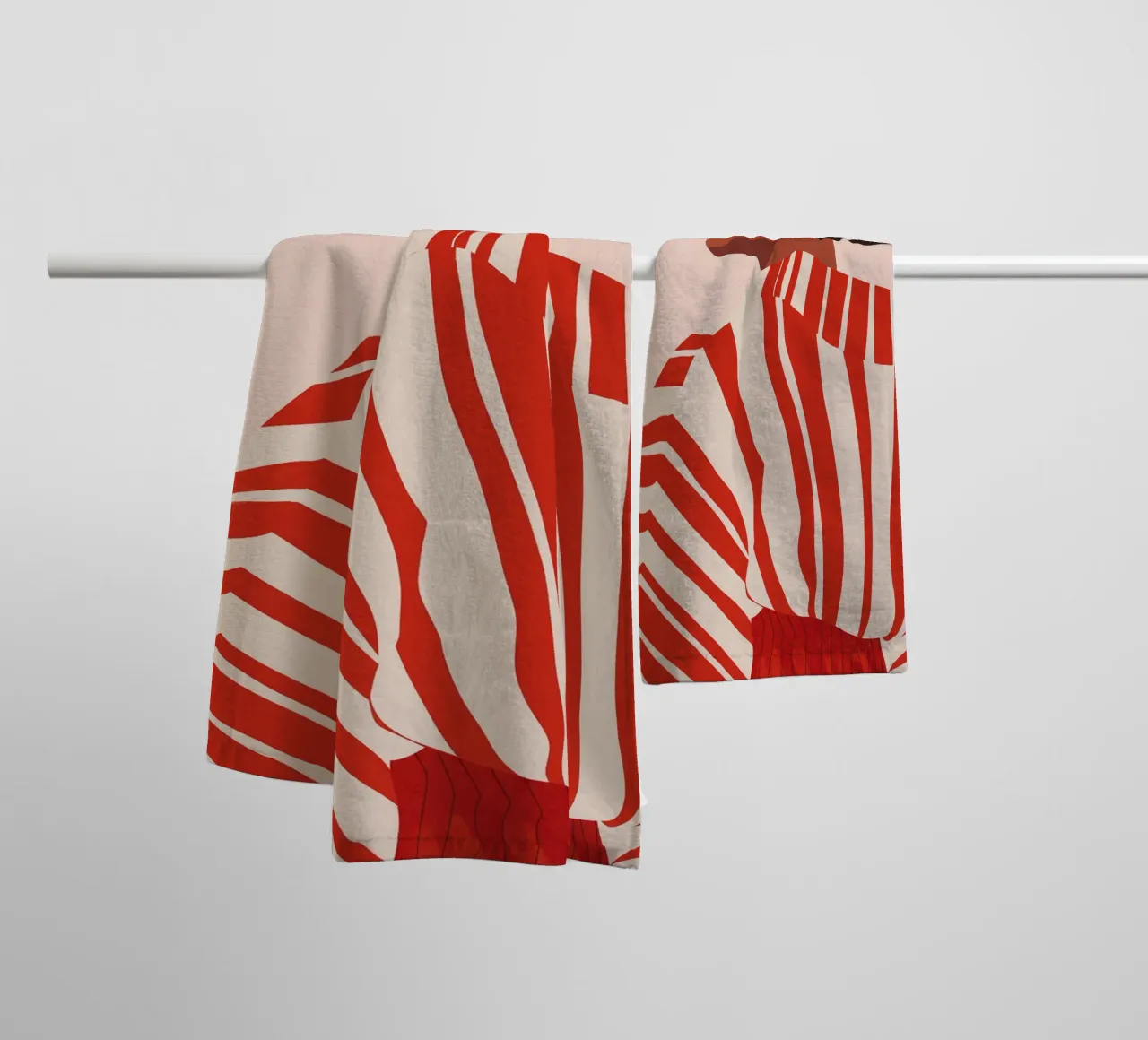 Girl power con un abito a righe asciugamano da bagno da Carinaprint
