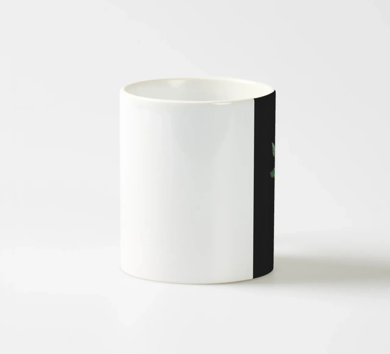 Boho Coastal Surfer Banana Tree Minimalista Sfondo nero tazza in ceramica da This Wild Soul - Illustration