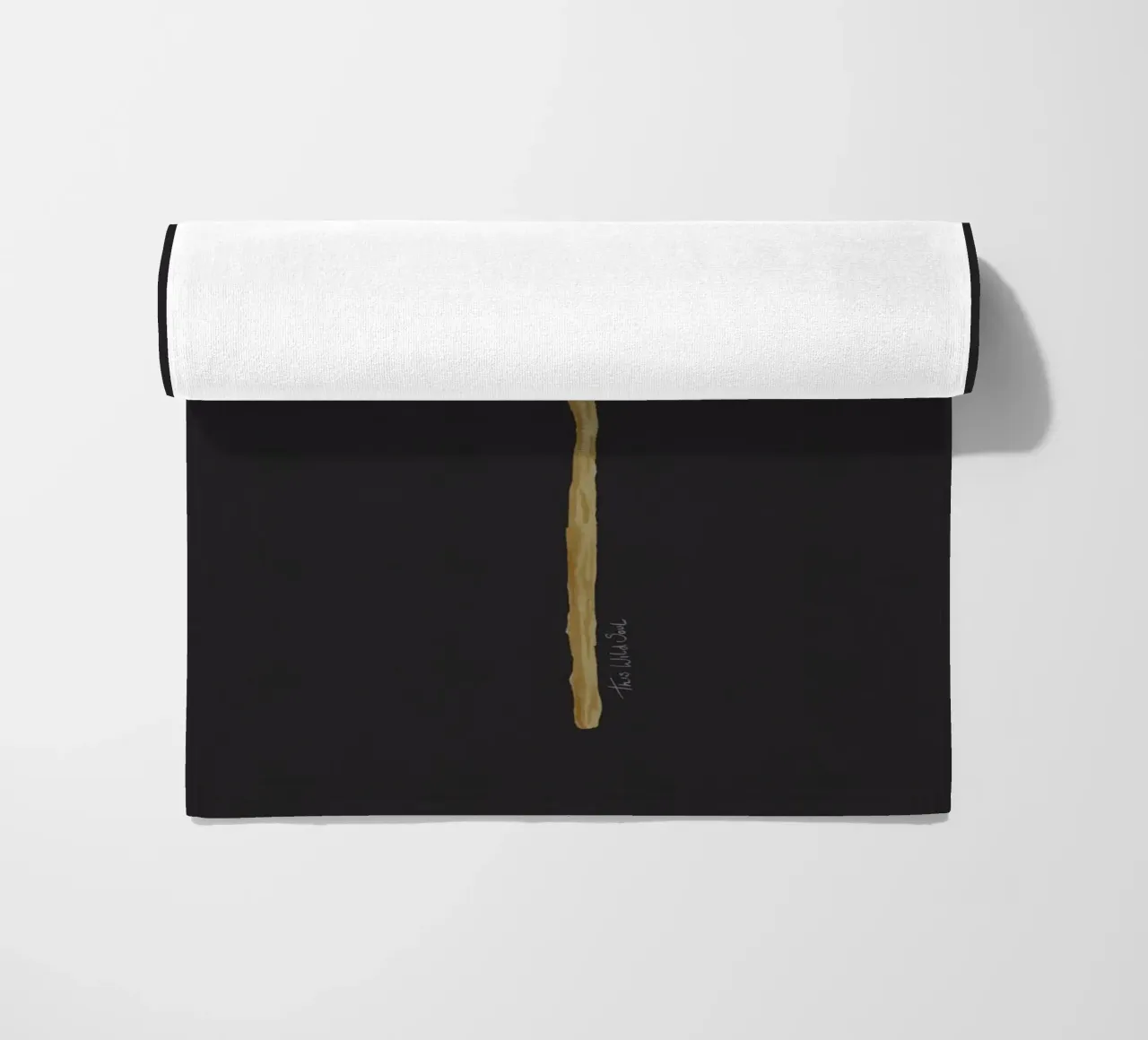 Boho Coastal Surfer Banana Tree Minimalista Sfondo nero telo mare da This Wild Soul - Illustration