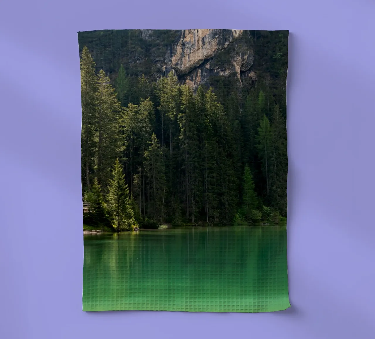 Un lac vert caché dans les Dolomites torchon de karijn_landscapes