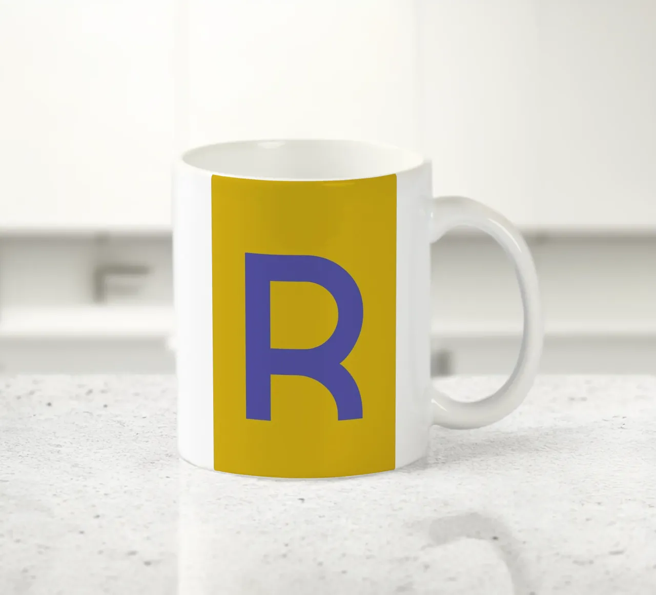 Yellow Letter R tazza in ceramica da Studio One