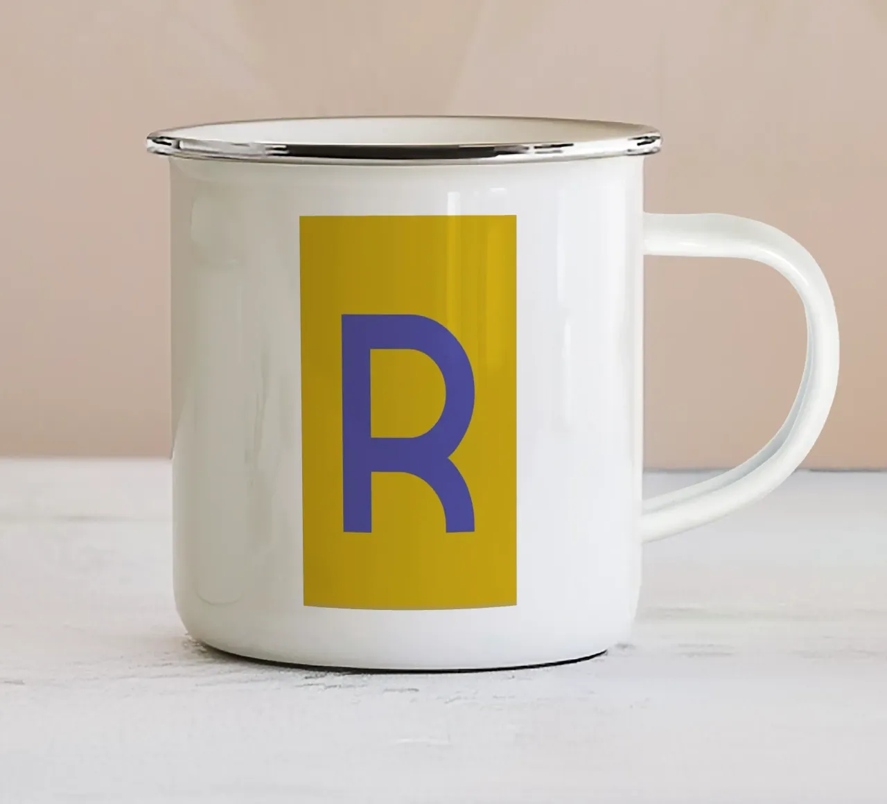 Yellow Letter R tazza in smalto da Studio One