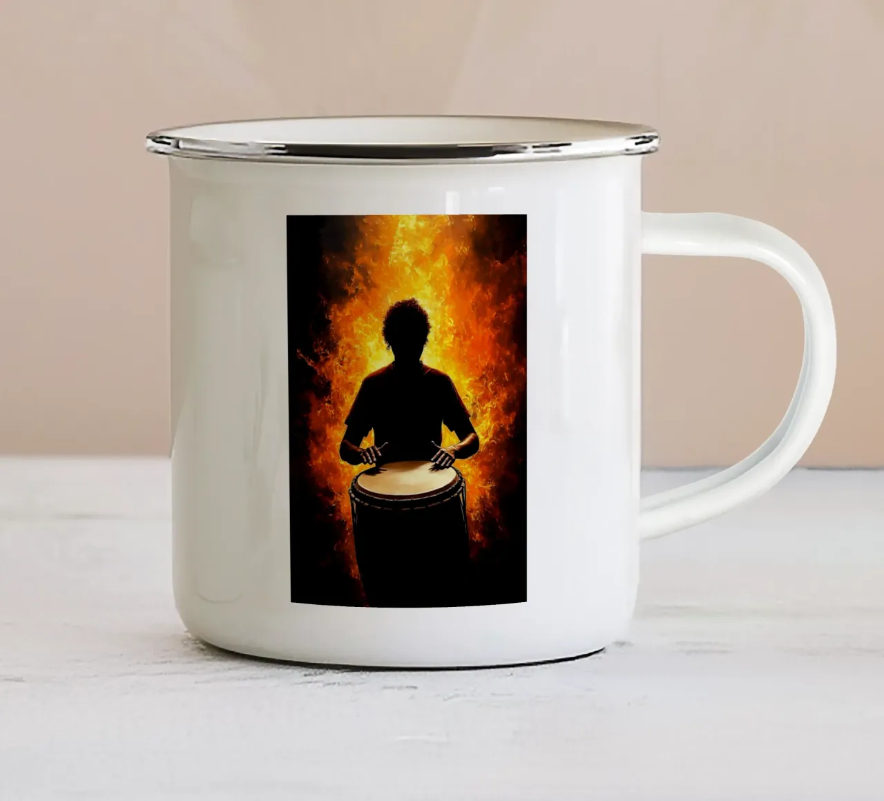 Silhouette di musicista suonatore di tamburo tazza in smalto da Musictime