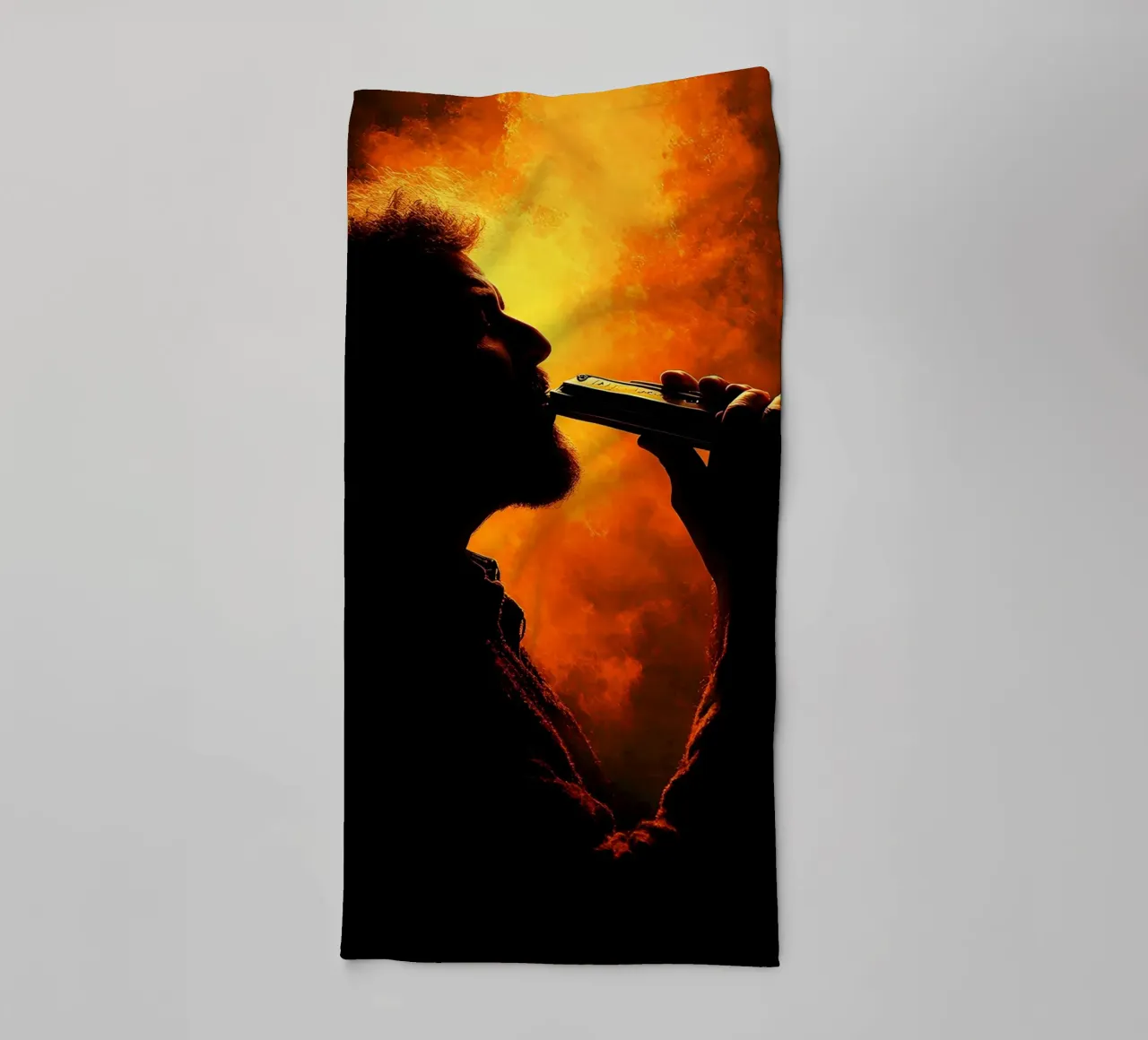 Silhouette di un suonatore di armonica asciugamano da bagno da Musictime