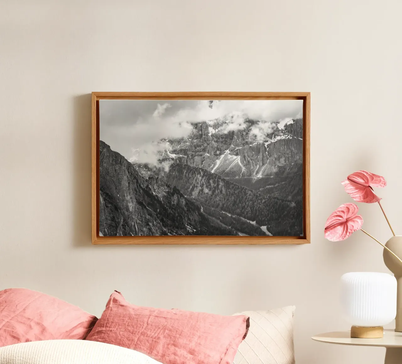 Silent Peaks - Un nebbioso abbraccio invernale tela con Cornice a cassetta da karijn_landscapes