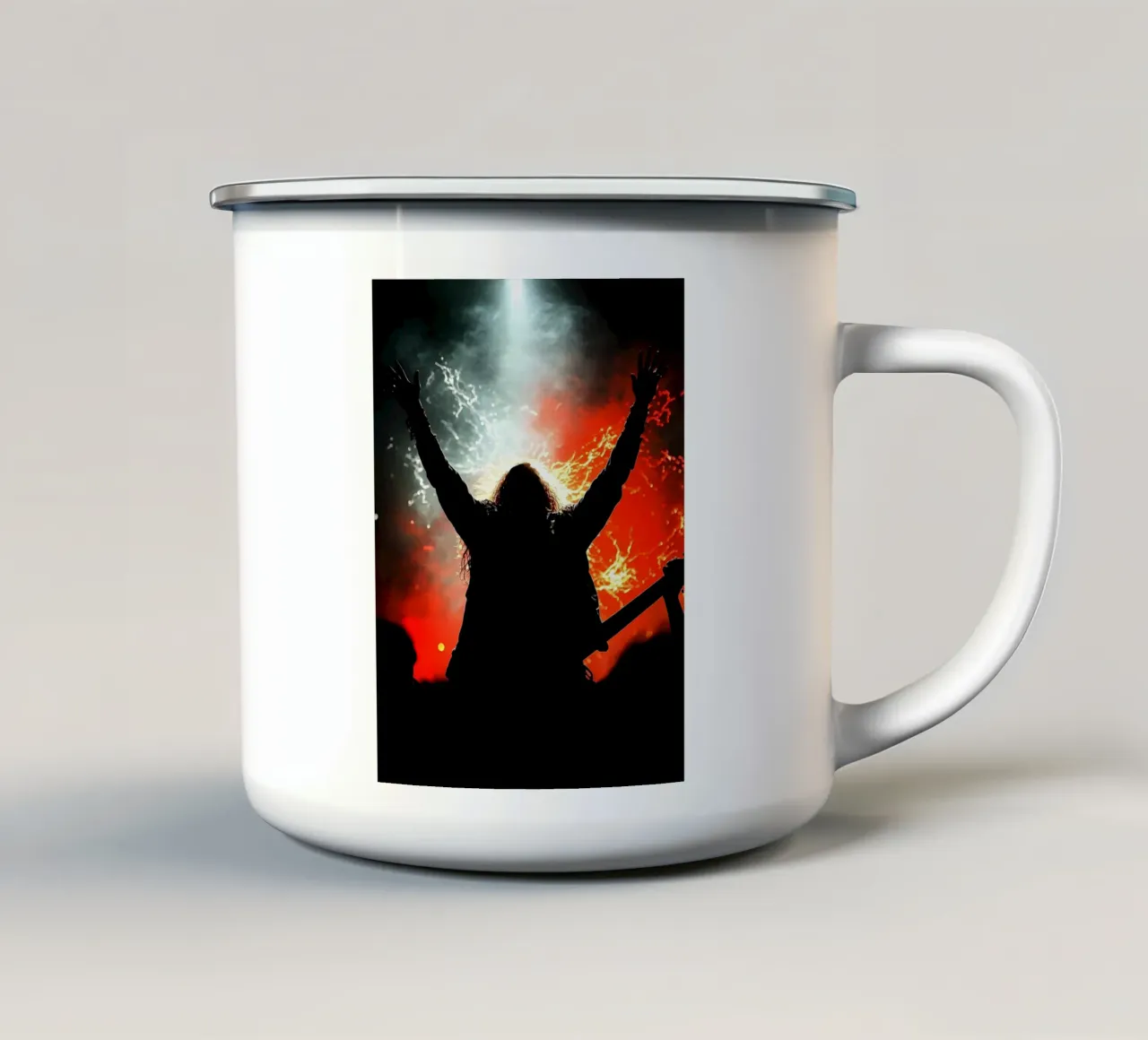 Silhouette di musicista rockstar tazza in smalto da Musictime