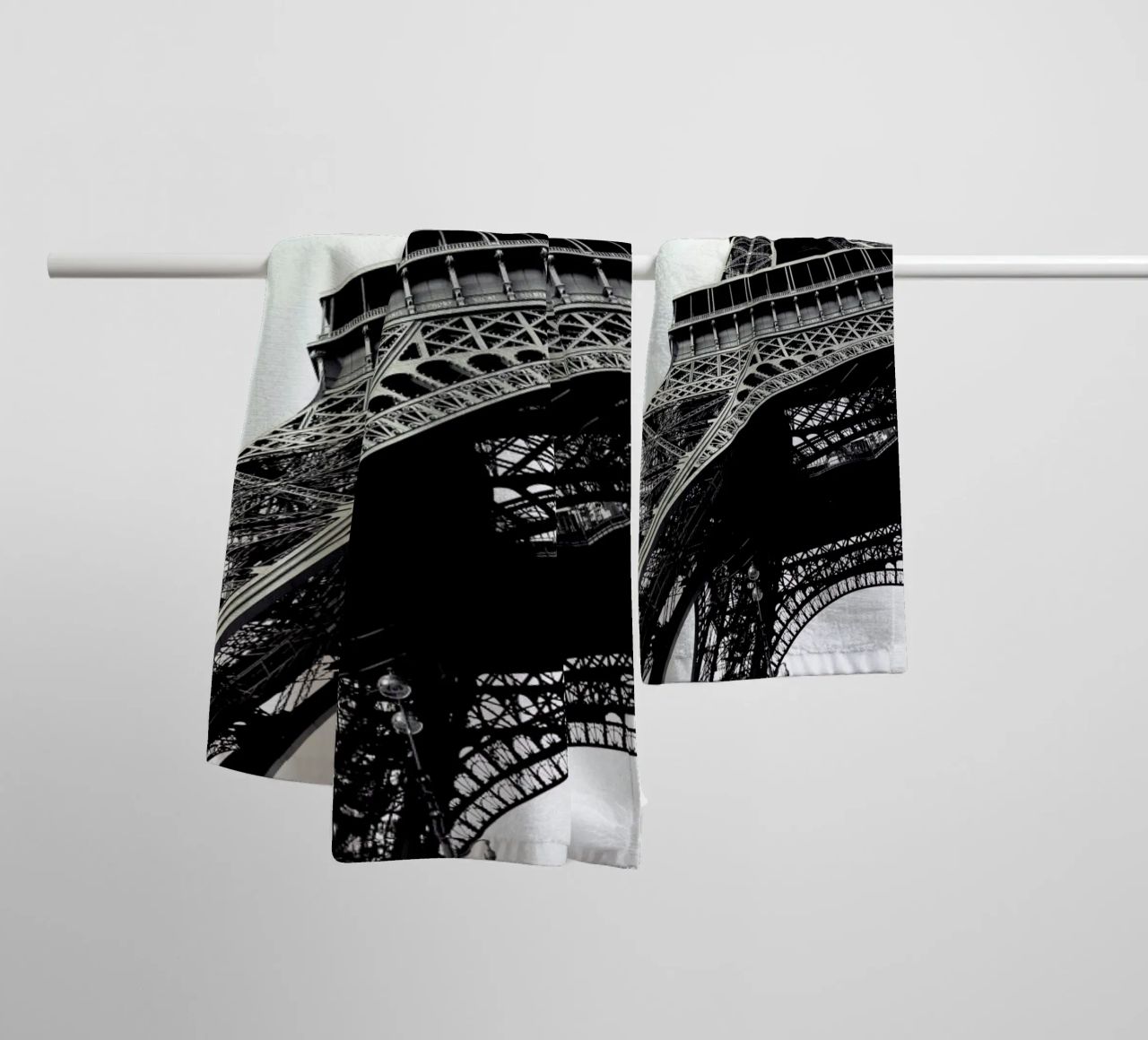 Tour Eiffel Handtuch von Magdalena Martin Photography
