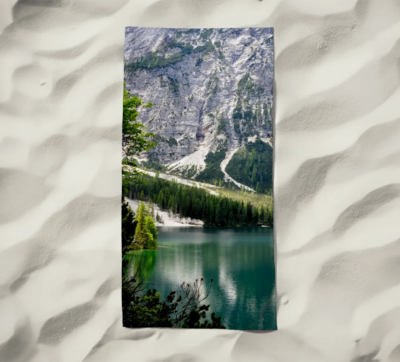 Pragser Wildsee - riflessi di tranquillità telo mare da karijn_landscapes