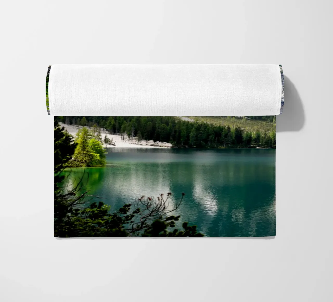 Pragser Wildsee - riflessi di tranquillità telo mare da karijn_landscapes