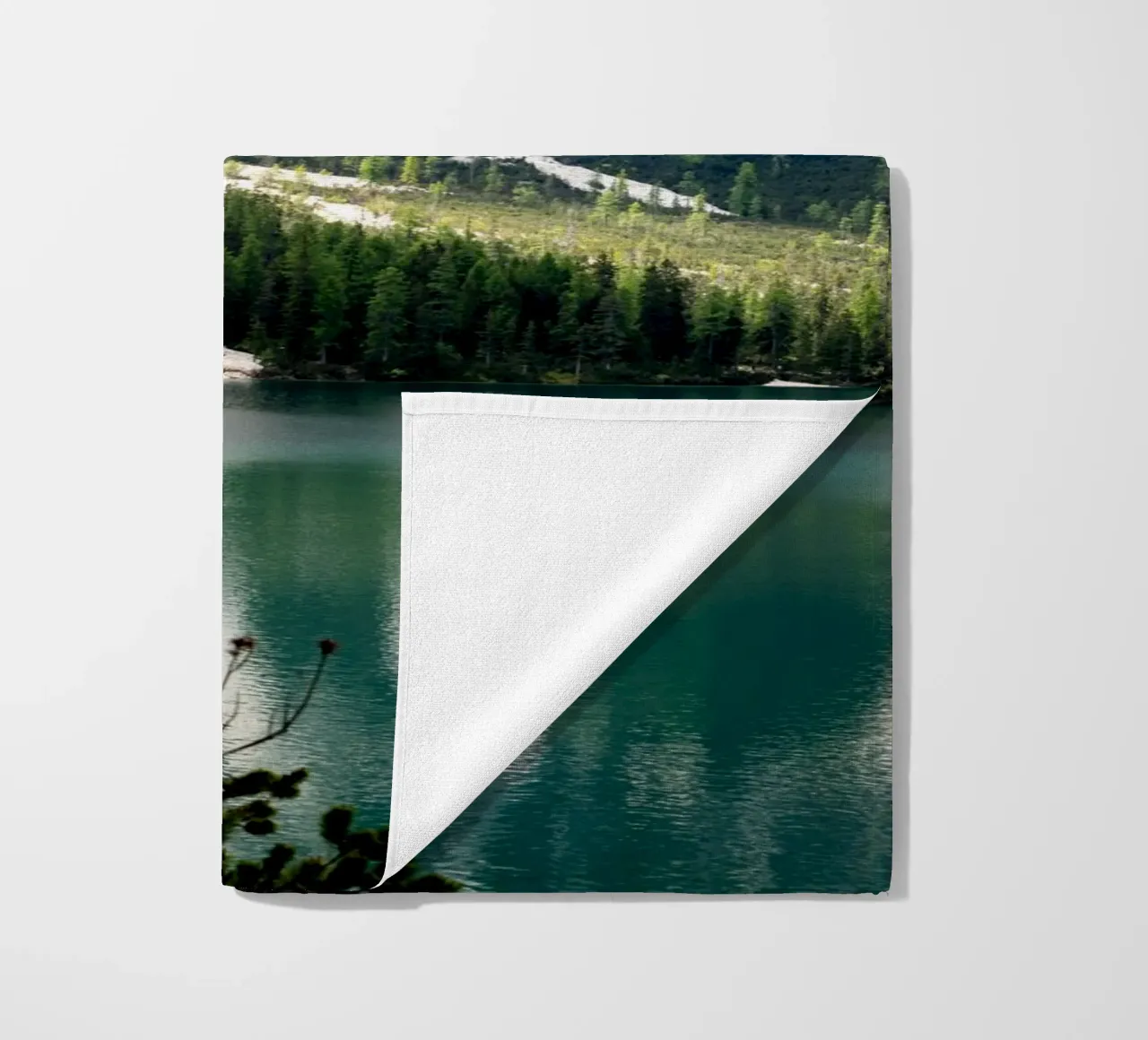Pragser Wildsee - riflessi di tranquillità telo mare da karijn_landscapes