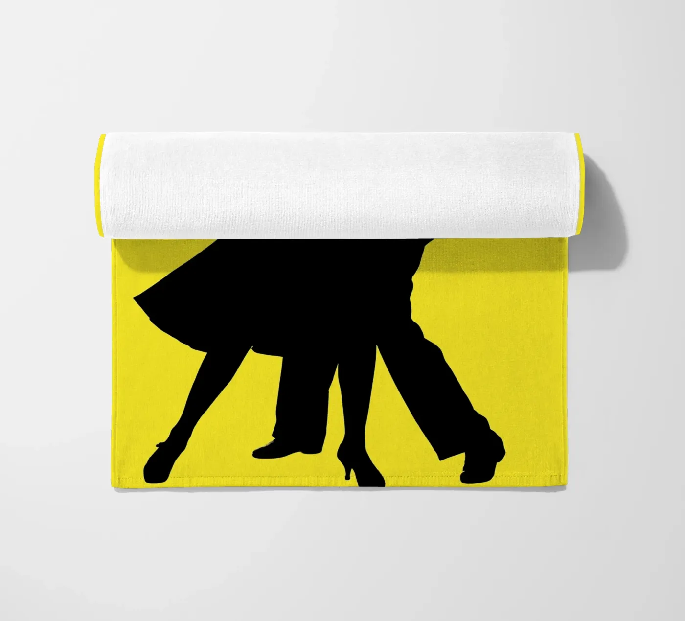 Paar tanzt Strandtuch von Musictime