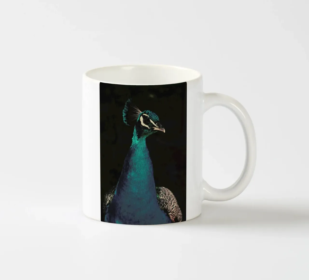 Peacock And Proud tazza in ceramica da Ingrid Beddoes