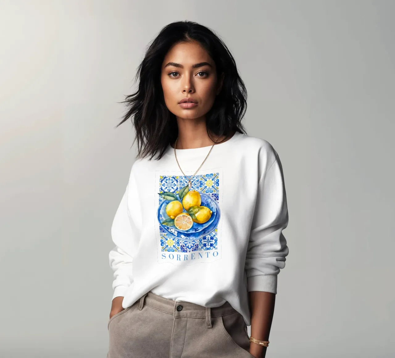 Zitrone Blau Kachel Poster, Zitrone Druck, Italien Kunstdruck Sweatshirt von Bella Studio