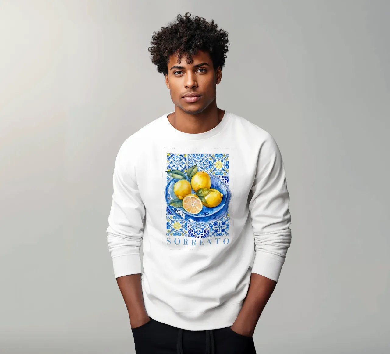 Zitrone Blau Kachel Poster, Zitrone Druck, Italien Kunstdruck Sweatshirt von Bella Studio