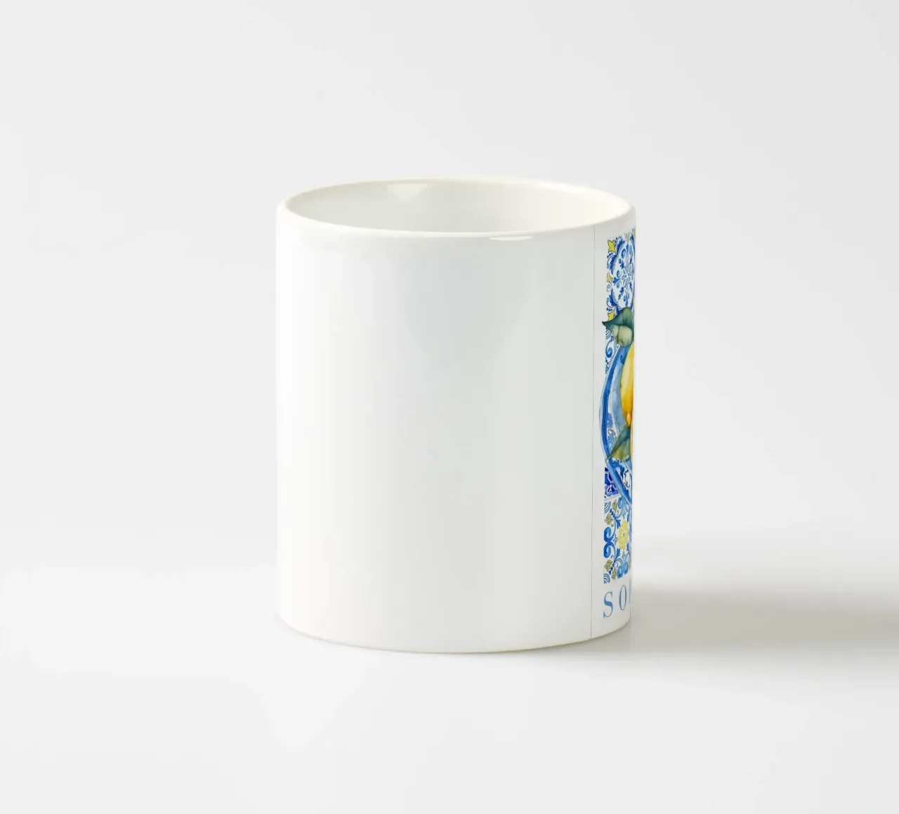 Zitrone Blau Kachel Poster, Zitrone Druck, Italien Kunstdruck Keramik Tasse von Bella Studio