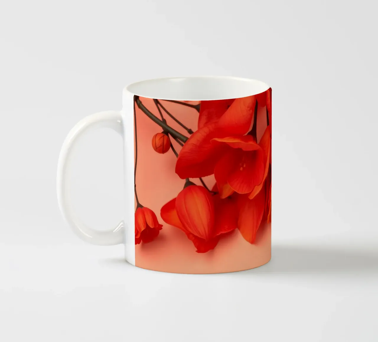 Fiori gialli e arancioni brillanti disposti in modo splendido tazza in ceramica da DesignDoodle