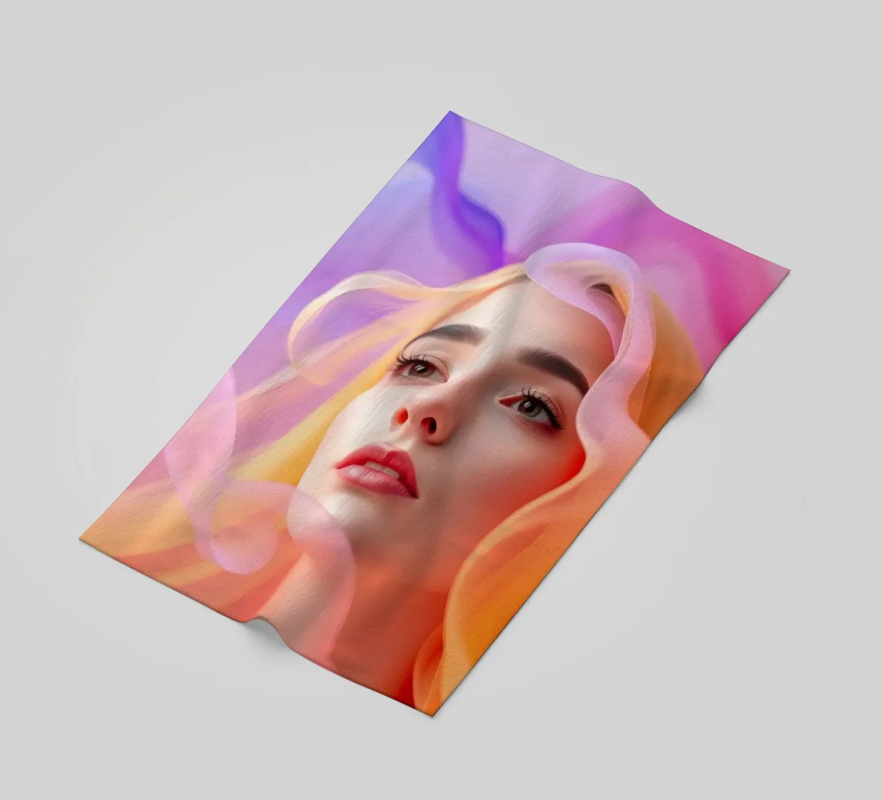 Ritratto astratto e colorato di una donna con capelli fluenti telo mare da DesignDoodle