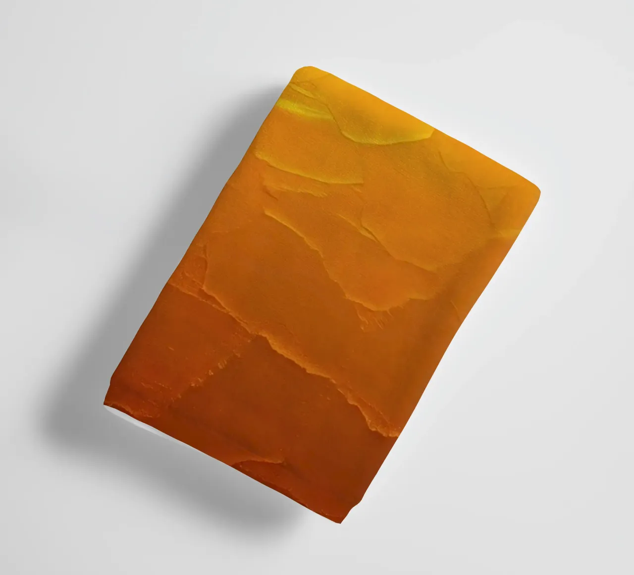 Modello astratto che ricorda un sole caldo con texture stratificate asciugamano da bagno da DesignDoodle