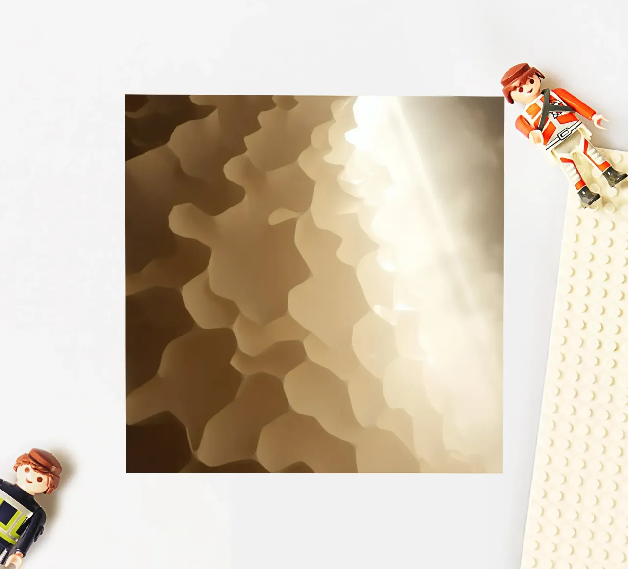 Structure en nid d'abeille éclairée par une lumière douce autocollant de DesignDoodle