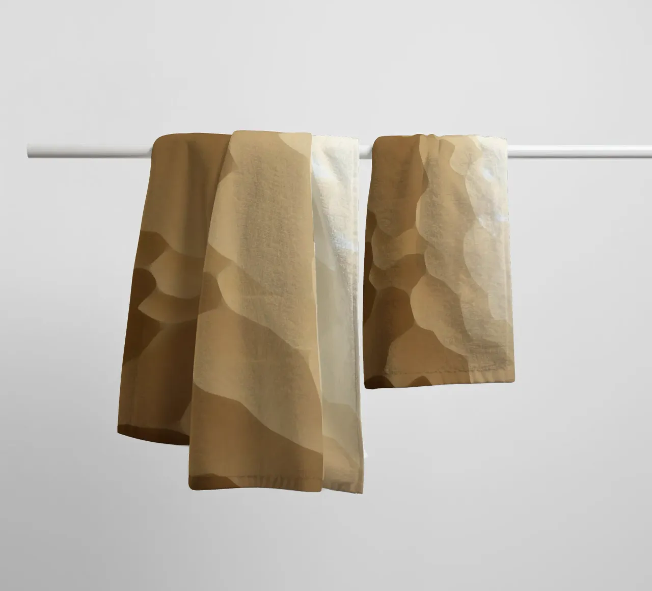 Structure en nid d'abeille éclairée par une lumière douce serviette de bain de DesignDoodle
