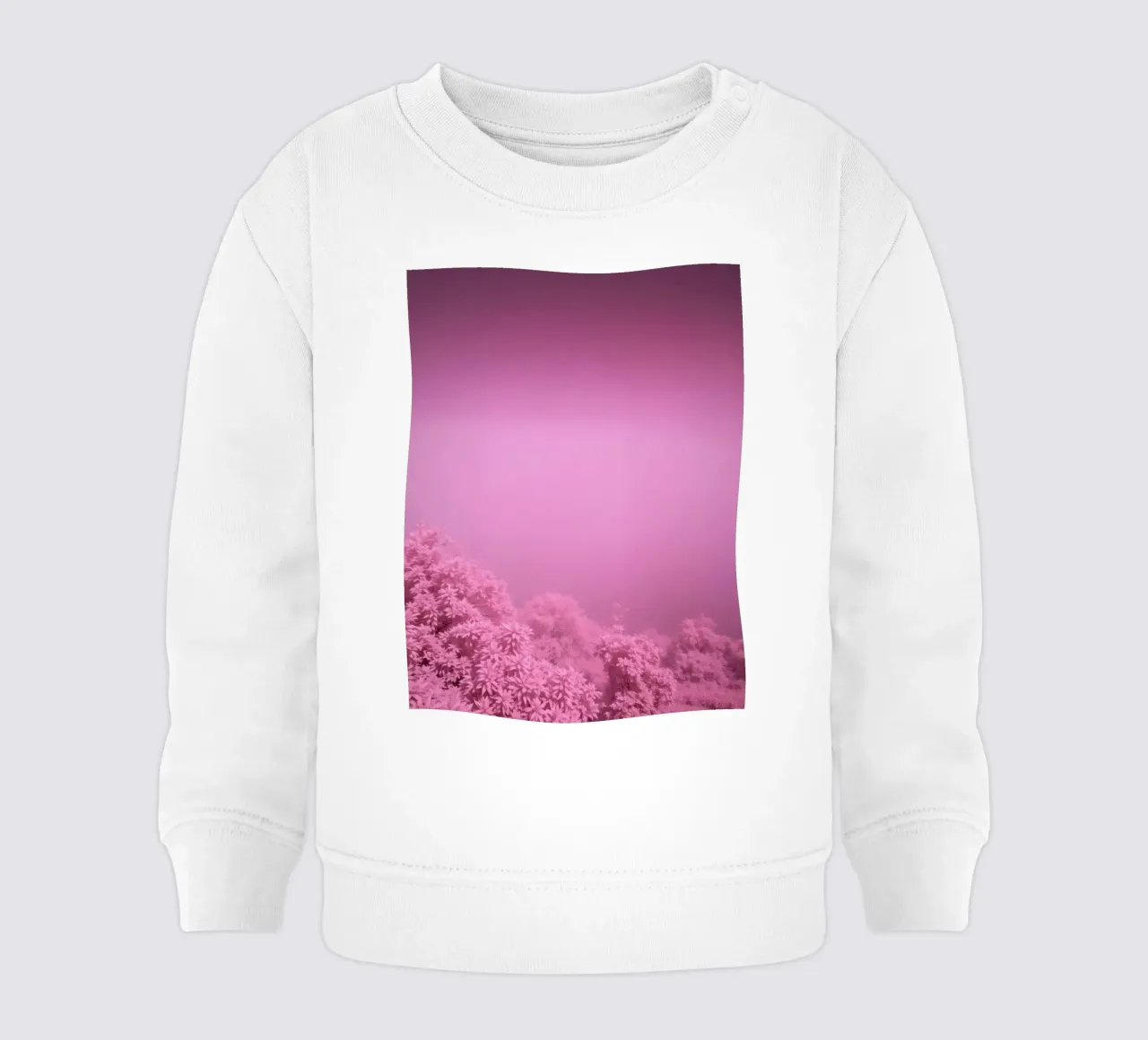 paesaggio rosa con fogliame lussureggiante e illuminazione soffusa felpa neonato da DesignDoodle