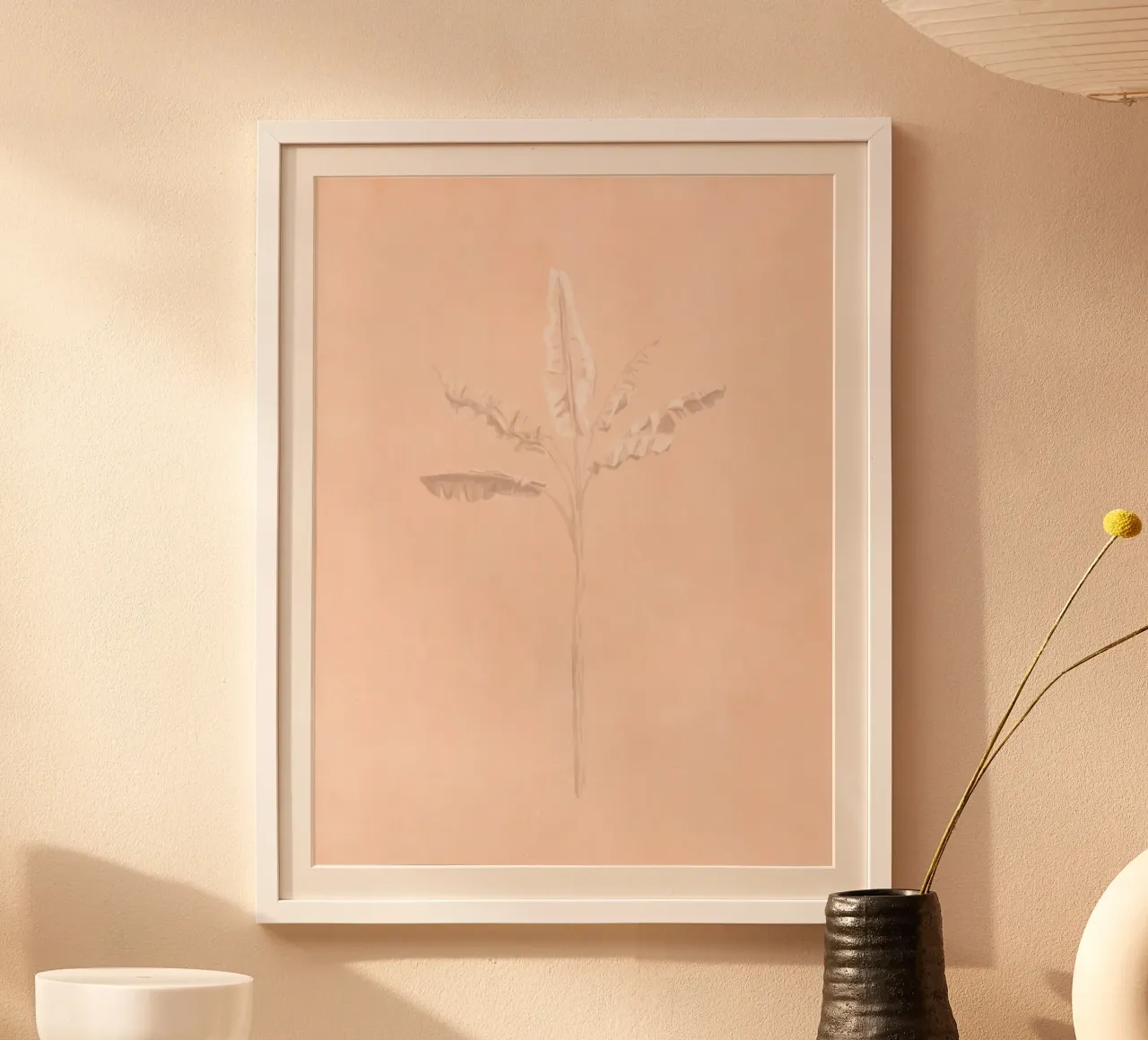 Boho Light Pastel Peach Pink foglie tropicali pianta minimale poster con telaio in legno da This Wild Soul - Illustration
