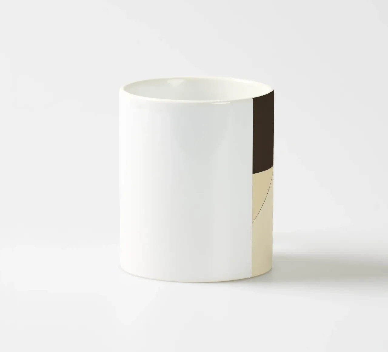 Composizione geometrica gialla e nera tazza in ceramica da Little Dean