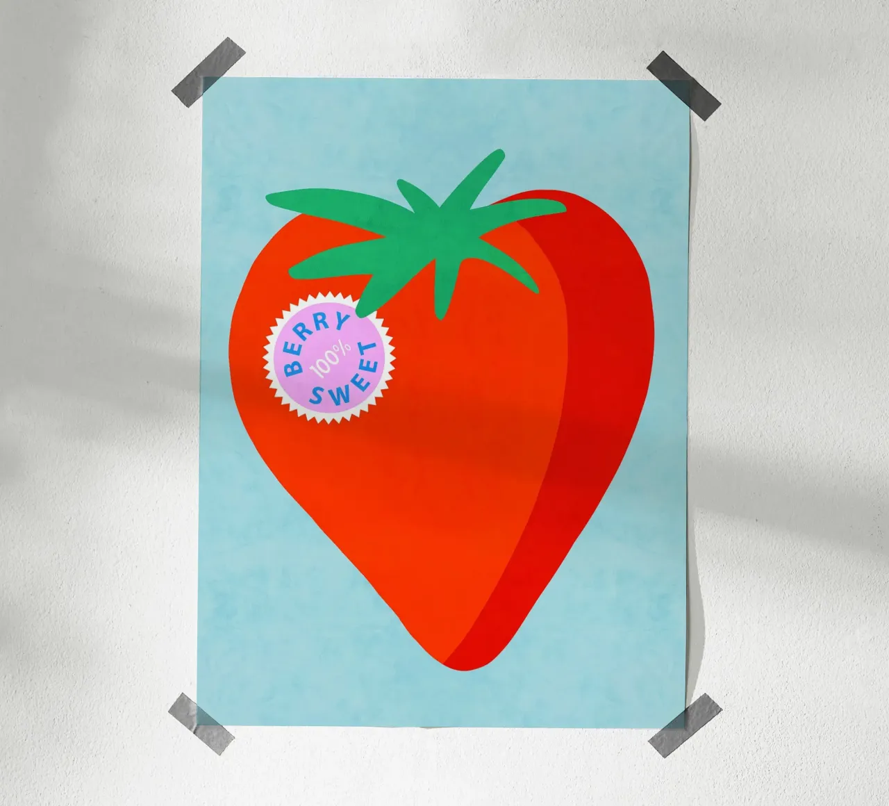 Fragola grande con etichetta punzonata "Berry Sweet". poster con telaio in alluminio da Dominique Vari