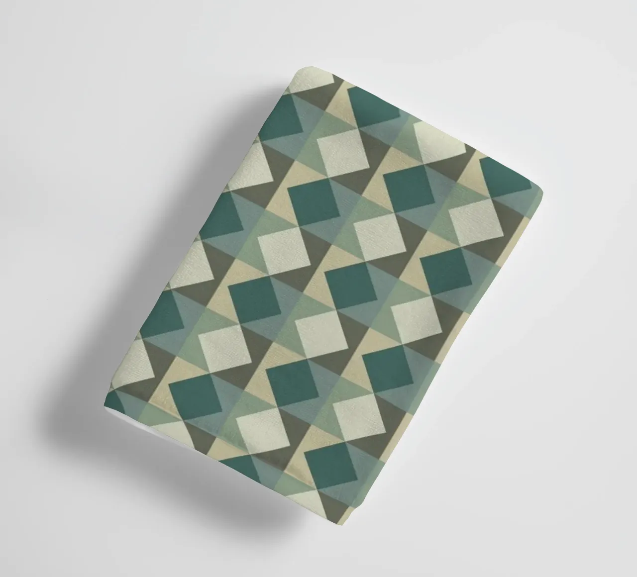 Motif géométrique vert en forme de pyramide serviette de bain de Little Dean