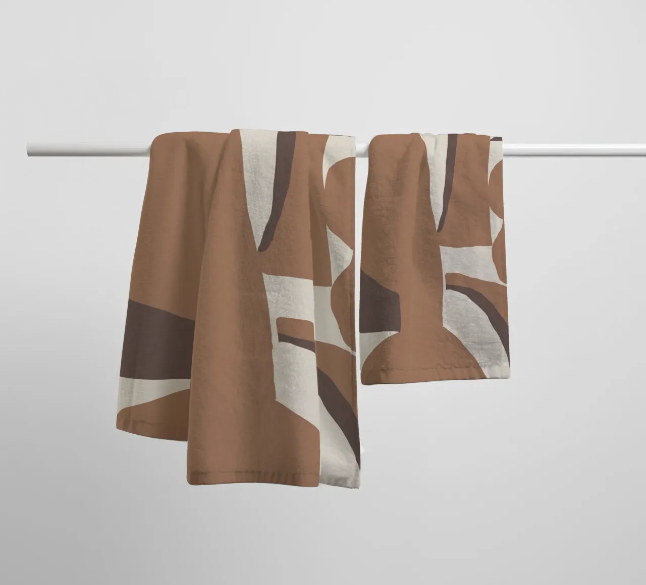 Mokka abstract decor 03 badhanddoek van Little Dean