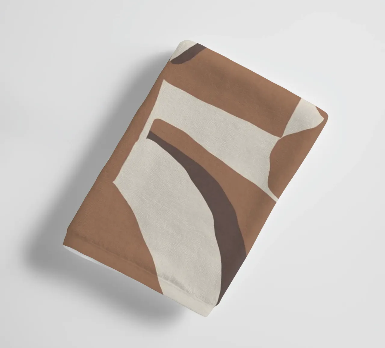 Mokka abstract decor 03 badhanddoek van Little Dean