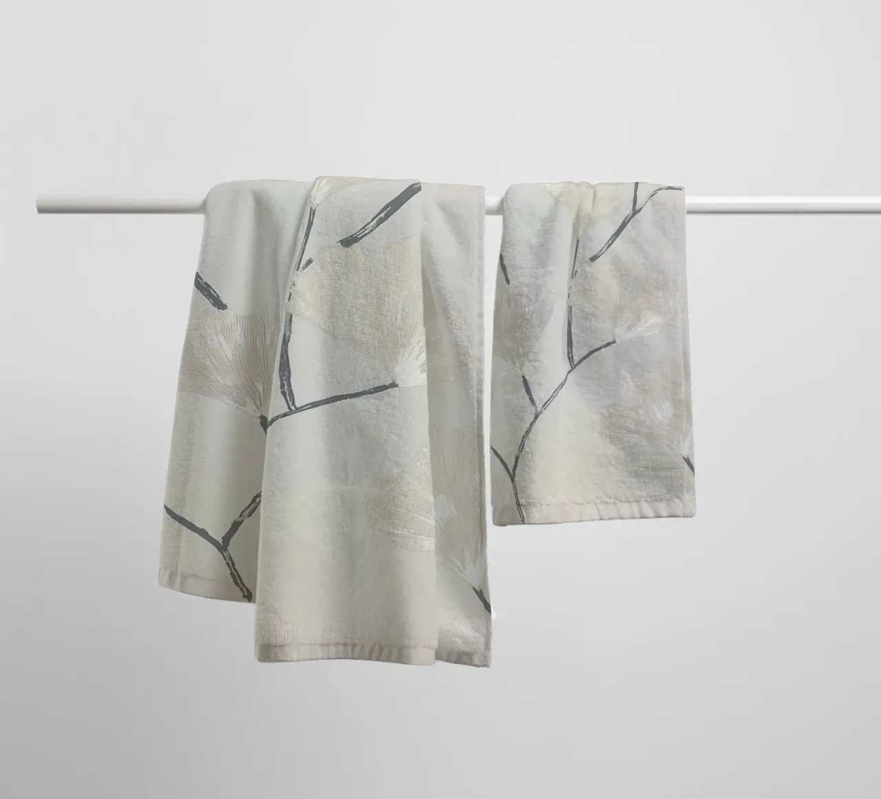Rami di ginkgo pastello asciugamano da bagno da Carinaprint