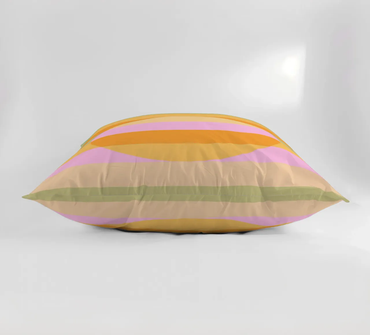 Sole retrò arcobaleno pastello cuscino da Dominique Vari Abstract