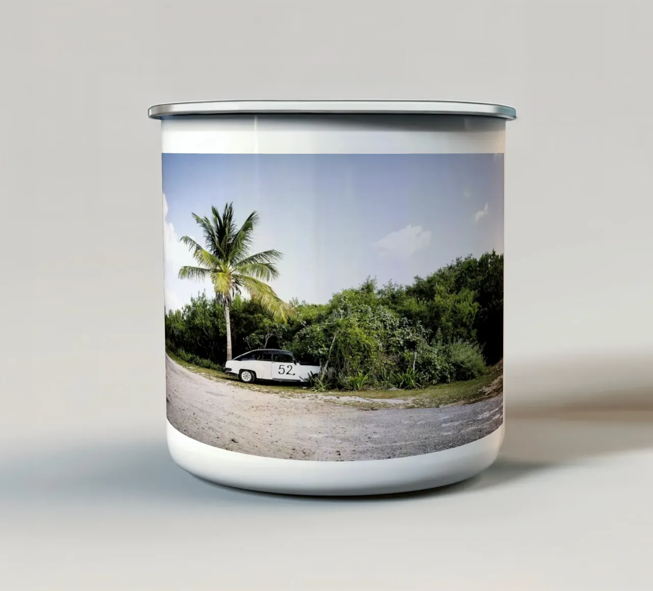Cuban Beach Ride 52 tazza in smalto da Philipp Reinhard