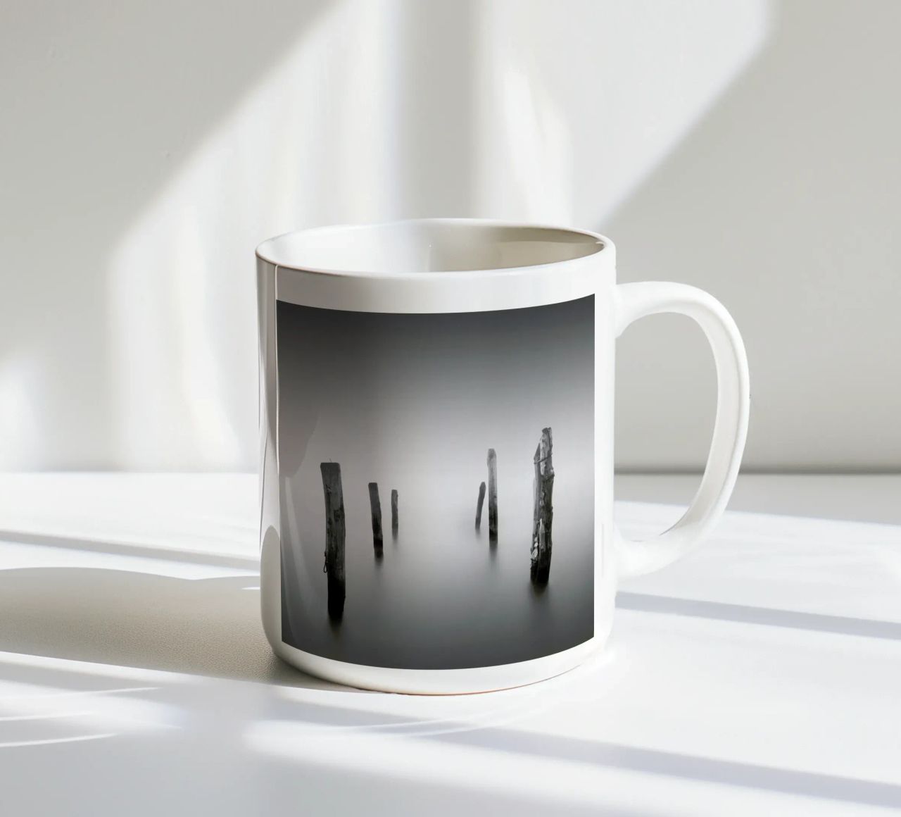 Nebbia Posta tazza in ceramica da Michael J. Reibert