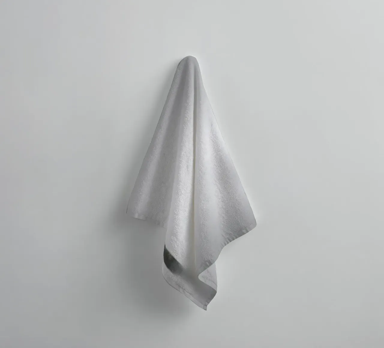 Nebbia Posta toalla de baño de Michael J. Reibert