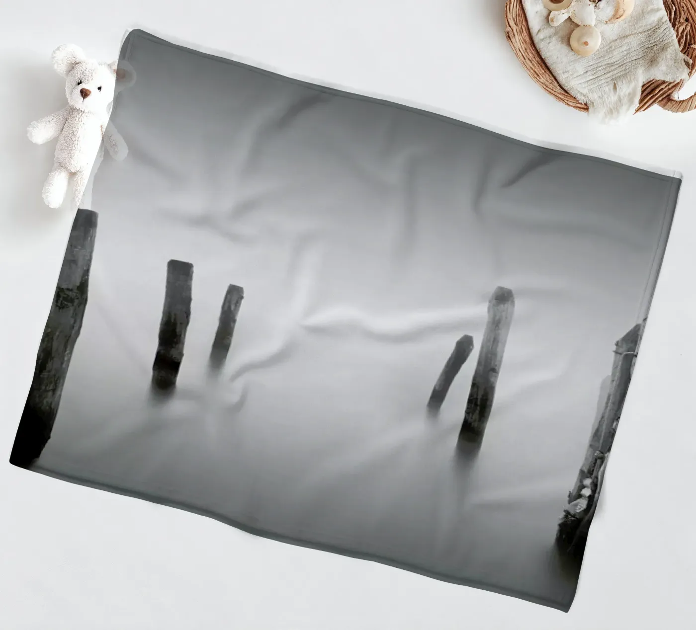 Nebbia Posta Fleecedecke von Michael J. Reibert