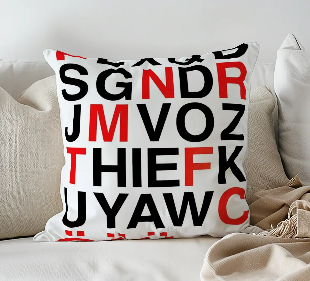 Alphabet Neon Red And Black cuscino da Rosi Feist