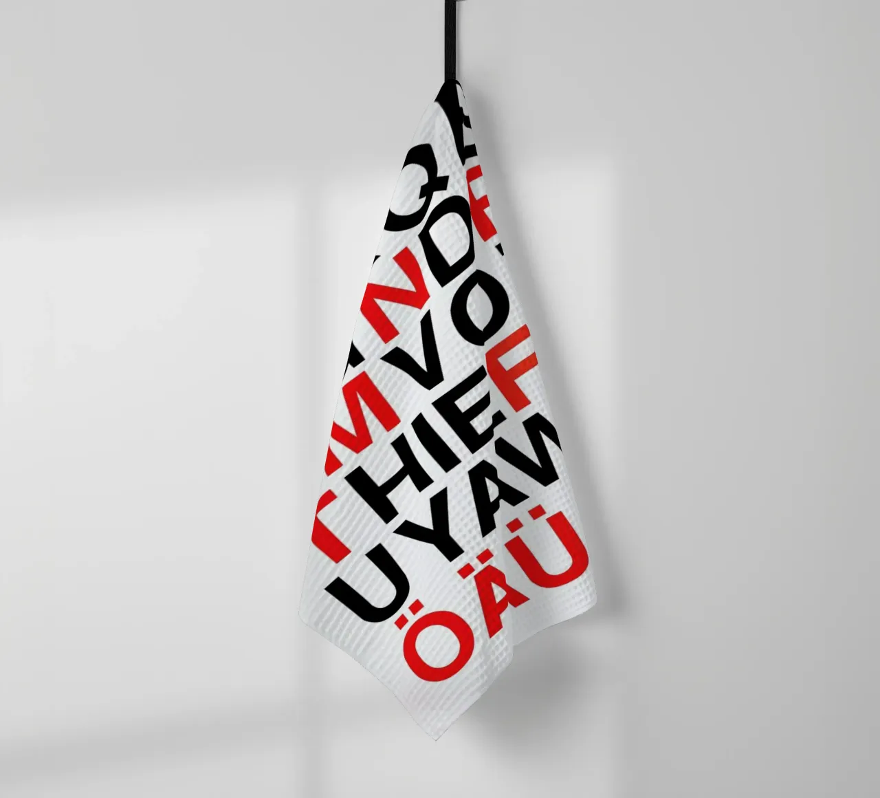 Alphabet Neon Red And Black torchon de Rosi Feist