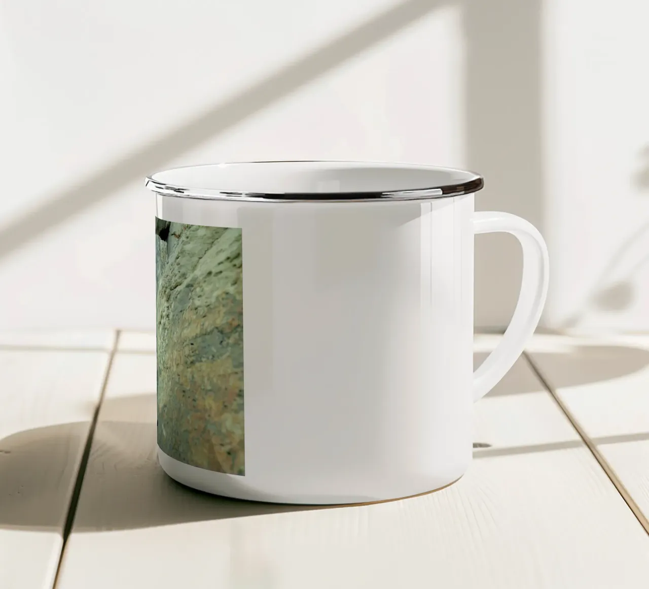 Awareness tazza in smalto da Matevž Kosterov