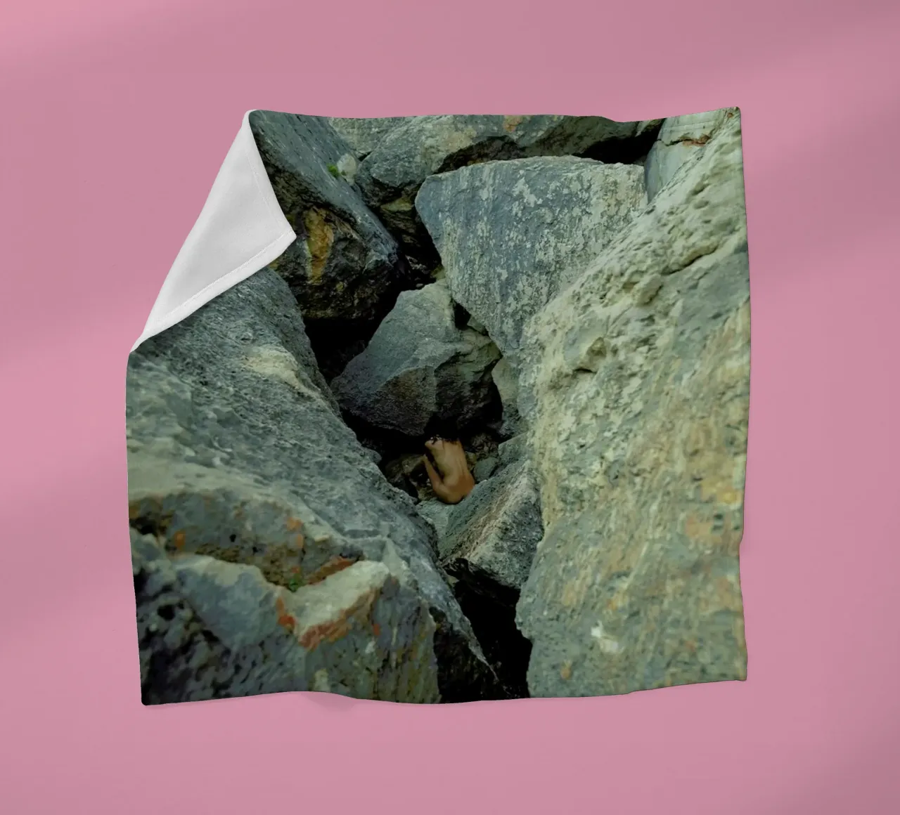 Awareness coperta in pile da Matevž Kosterov