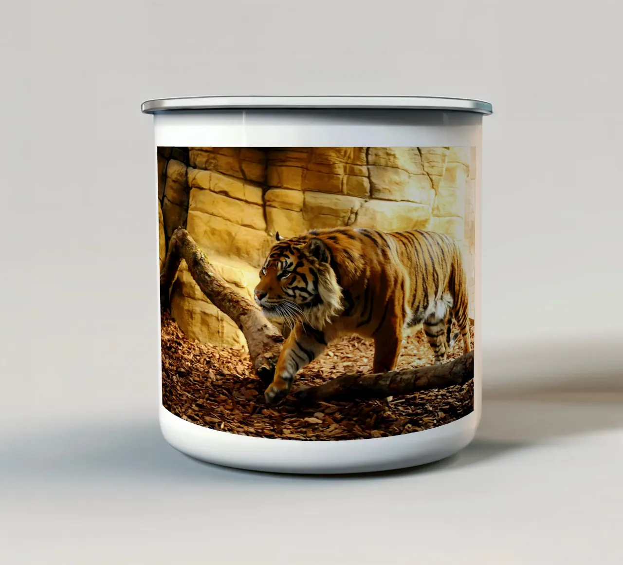Tierposter 133 Emaille Tasse von Korrie Lane