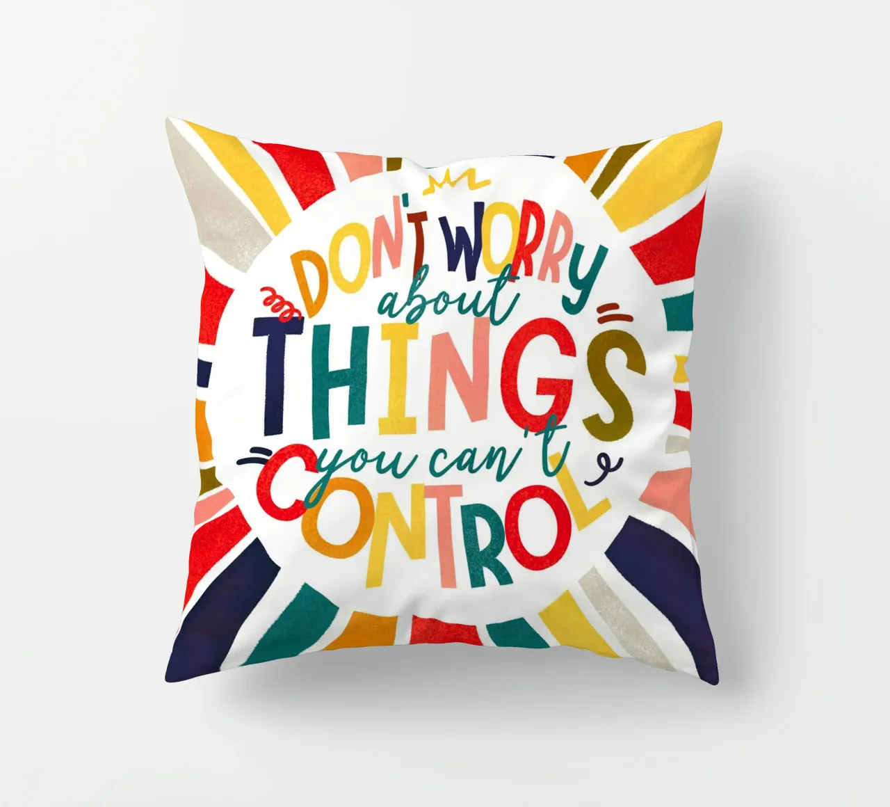 "Don't Worry" Motivational Quote Art Print - Colorful Rays cuscino da showmemars