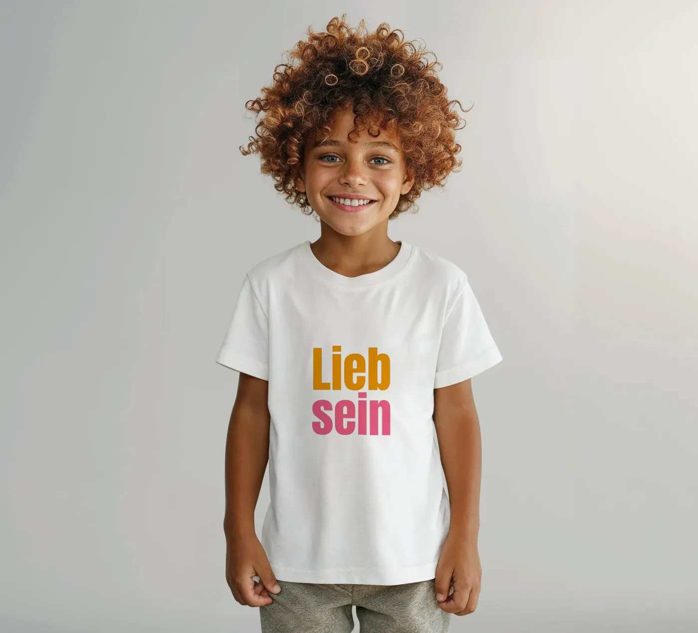 Lieb sein t-shirt bambini da Happy 😃 Art 🎨 by Christine Schnoell