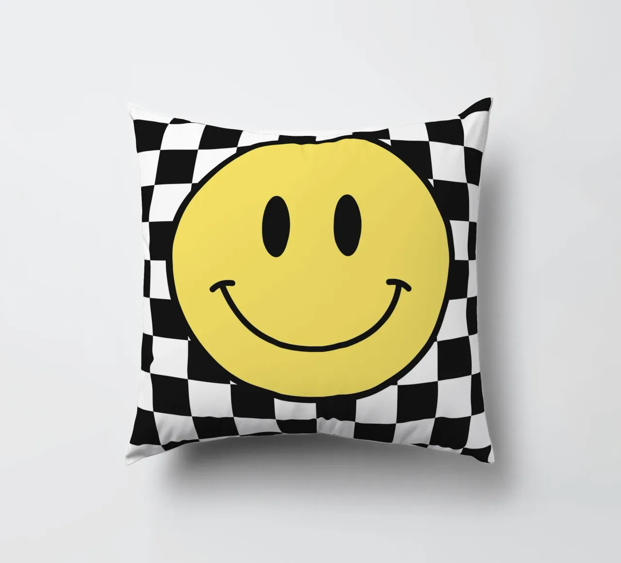 Smiley, motivo a scacchiera in bianco e nero cuscino da Paigaam Studio