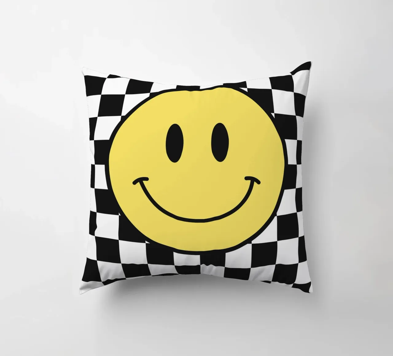 Smiley, motivo a scacchiera in bianco e nero cuscino da Paigaam Studio