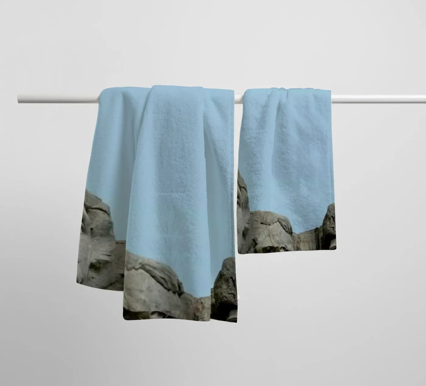 Mont Cloudmore badhanddoek van Rafael Burato